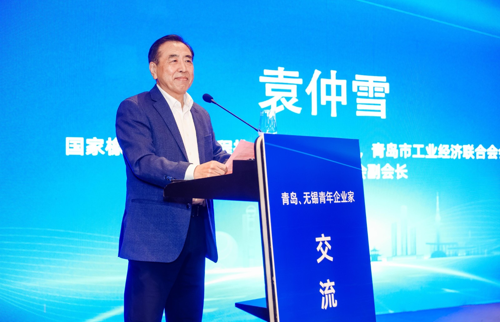 袁會長祝酒.jpg 袁會長祝酒.jpg